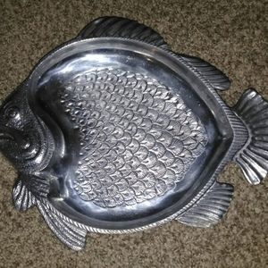 ALUMINUM/PEWTER METAL FISH DISH.